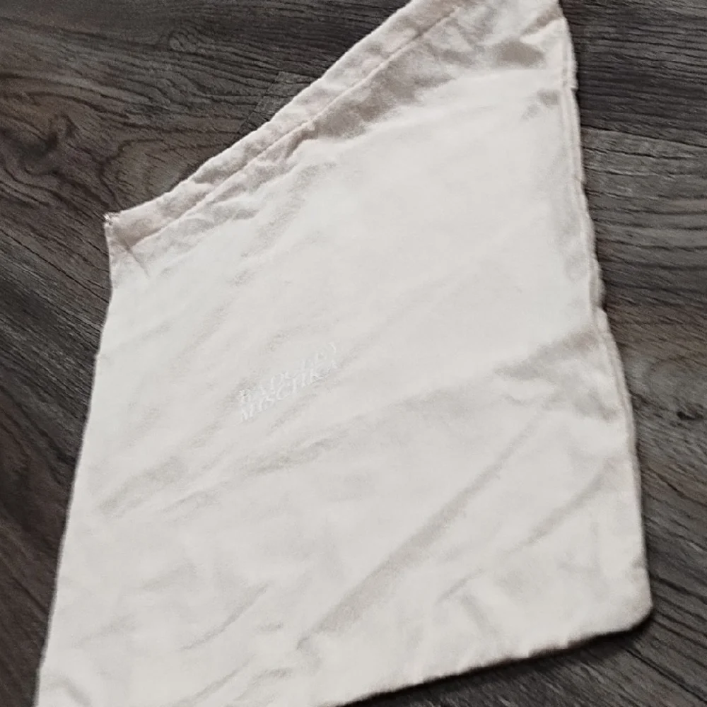 Badgley Mischka Cream Dust Bag - Picture 4 of 7